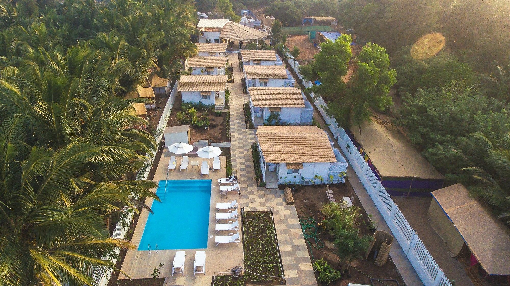 The White Resort Агонда Екстериор снимка